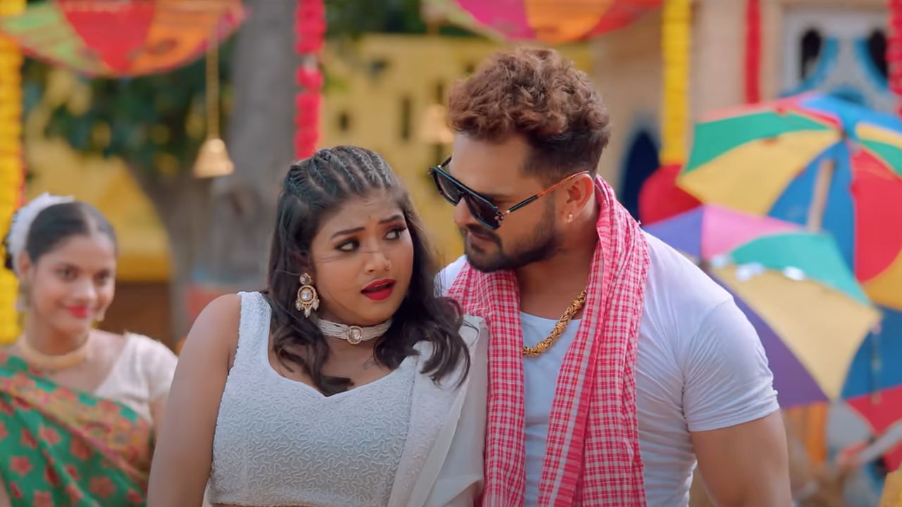 New Bhojpuri Song Gulu Gulu Gaal: featuring Sugam Singh and Mahi Srivastava romantic scene